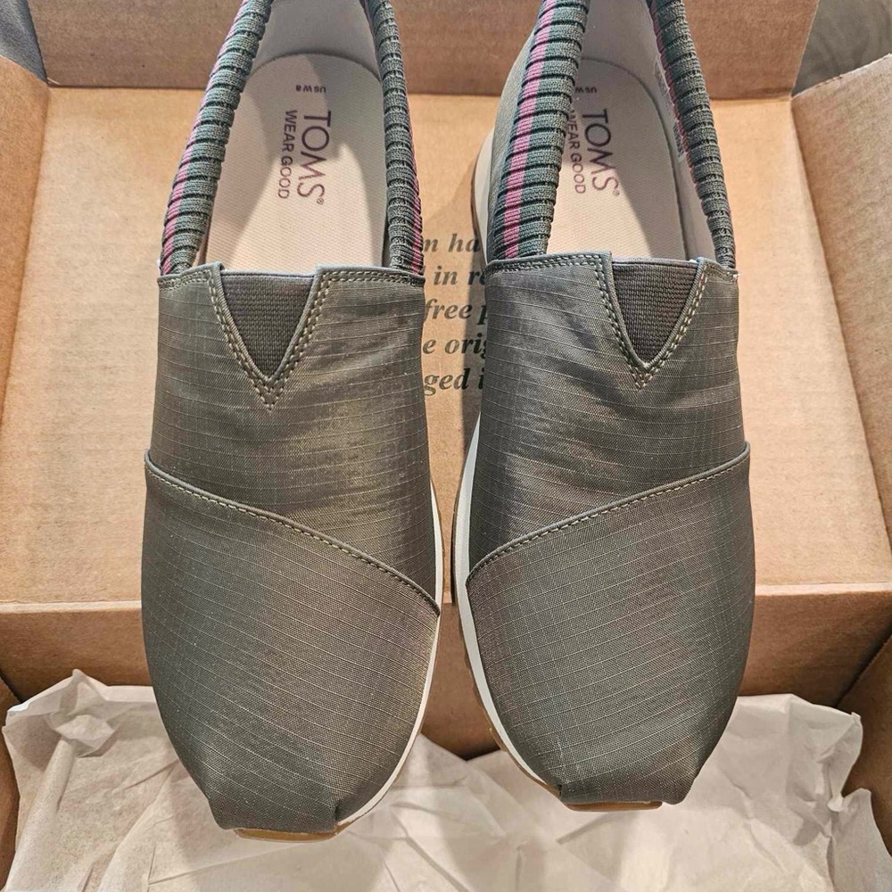 TOMS Slip-On shoes